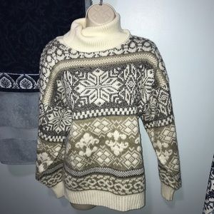 Women’s Large Turtleneck Knit Sweater NEW